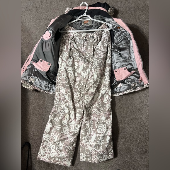 Winter jacket and pants - Picture 6 of 6